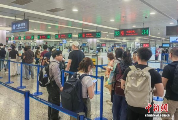 51我也要配资 今年国庆、中秋假期 上海空港口岸预计出入境旅客数量达88.3万人次